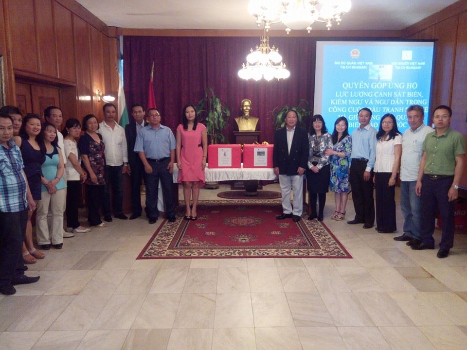 คณะกรรมาธิการปัญหาสังคมของรัฐสภาเยือนสมาคมชาวเวียดนามในบัลแกเรีย